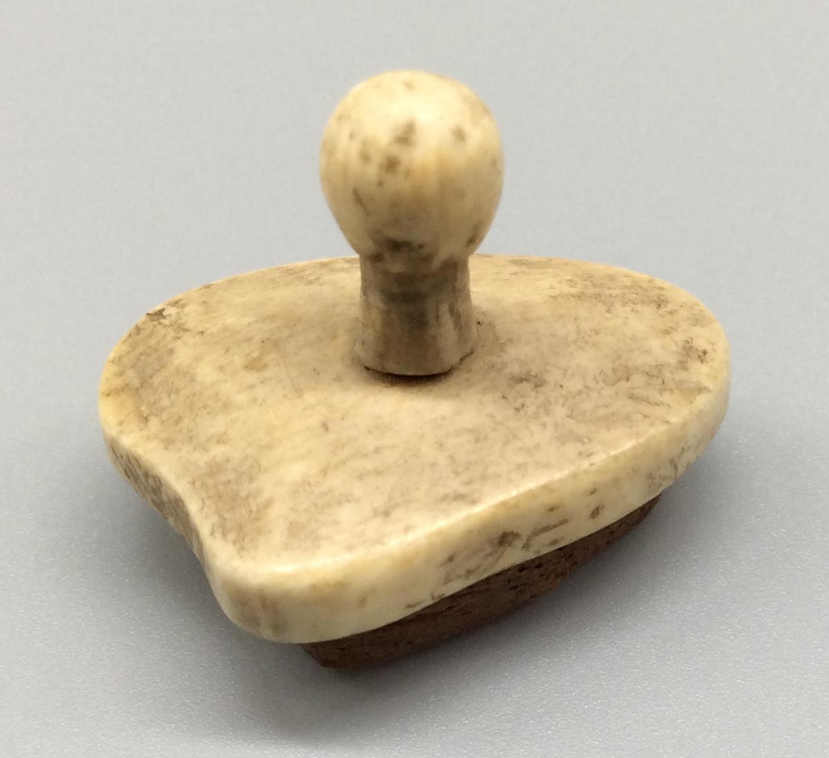 1959.0728 O Tool (for needlework), view 2
