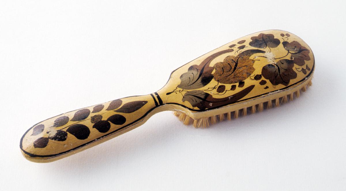 1959.0734 Hairbrush