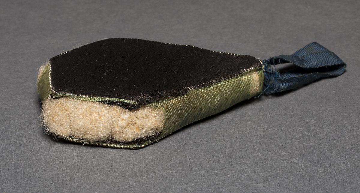 1959.0747 Pincushion, Edge