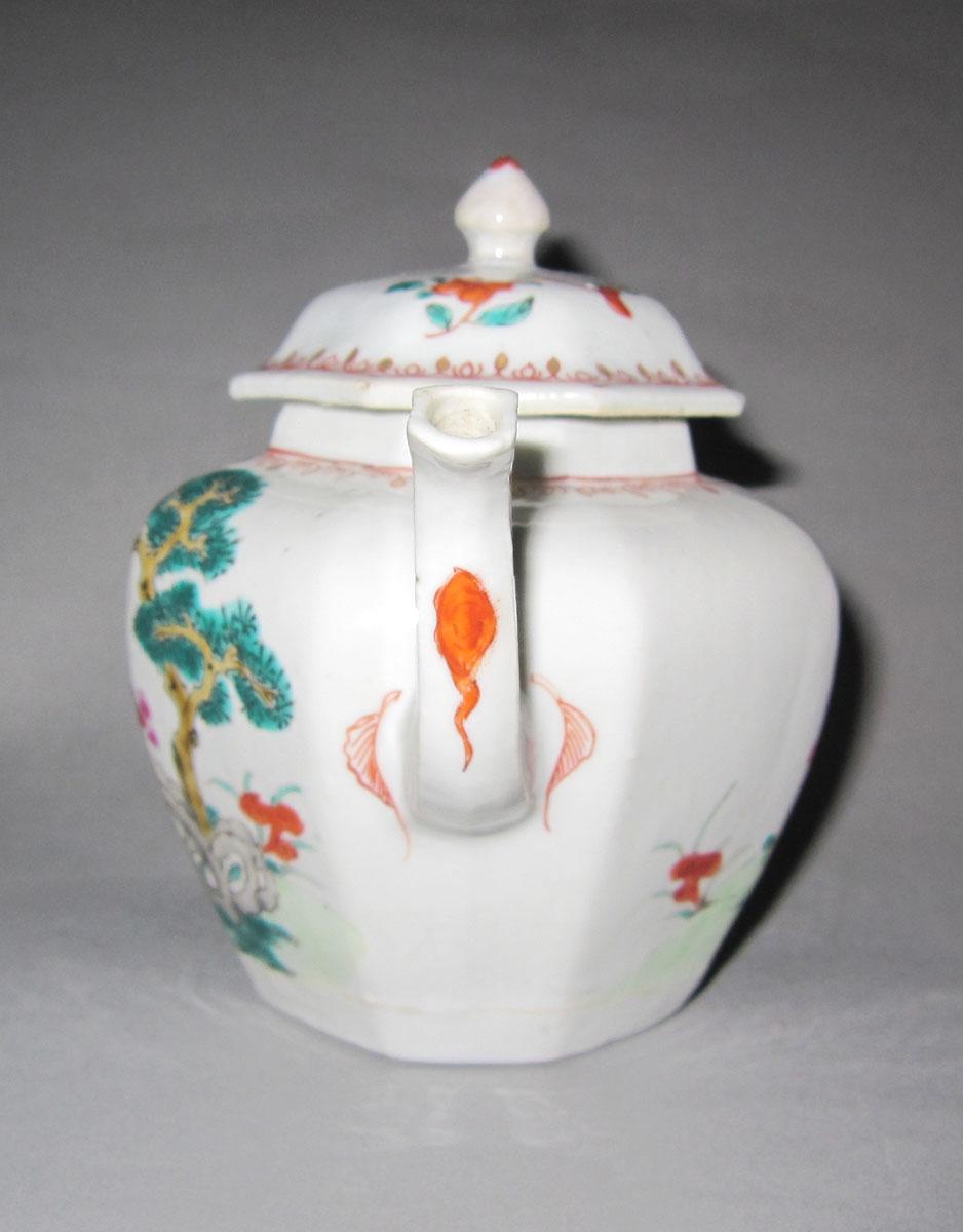 1953.0156.013 A, B Porcelain teapot front spout