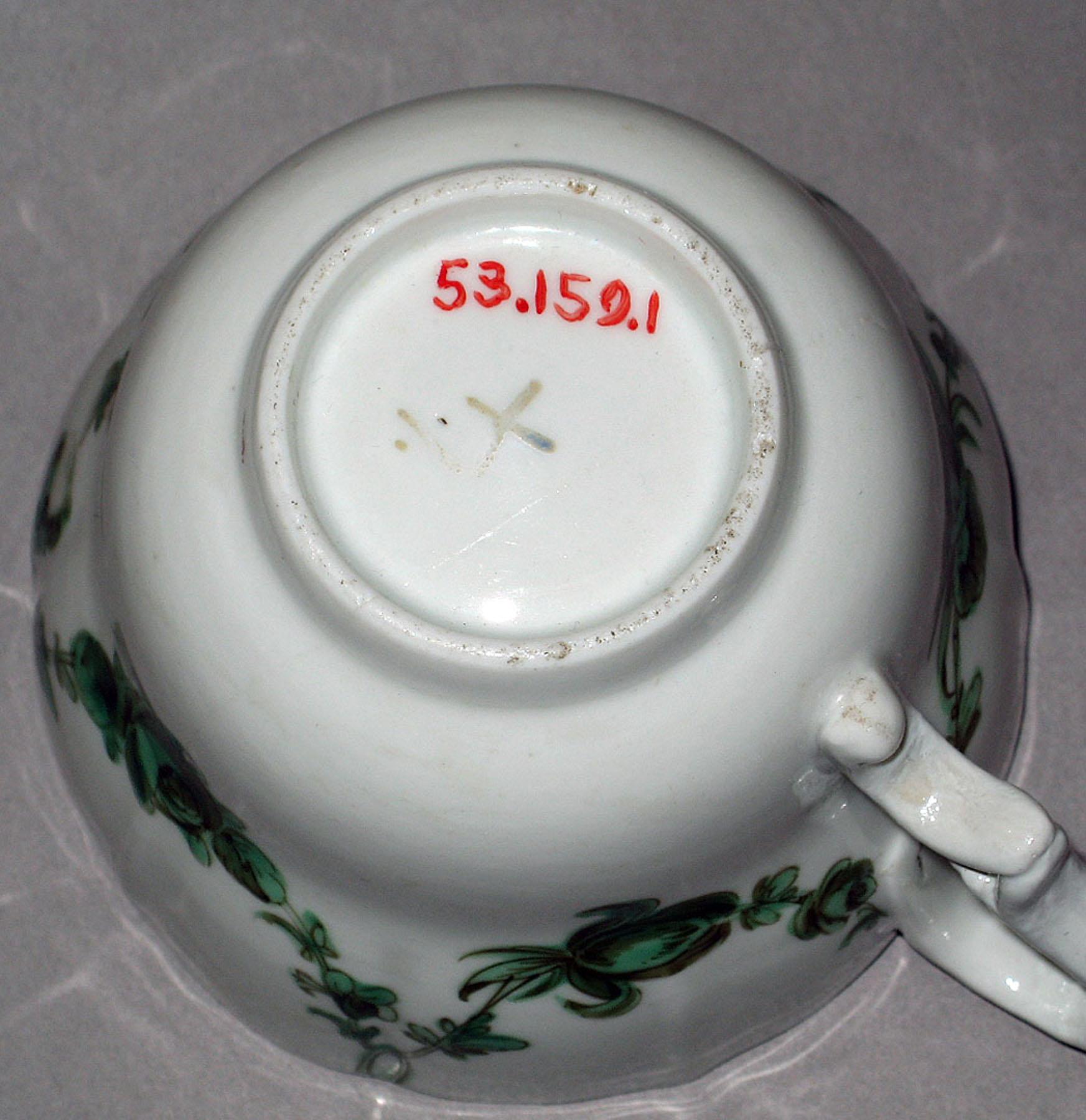 1953.0159.001 Bristol hard-paste porcelain coffee cup (underside)