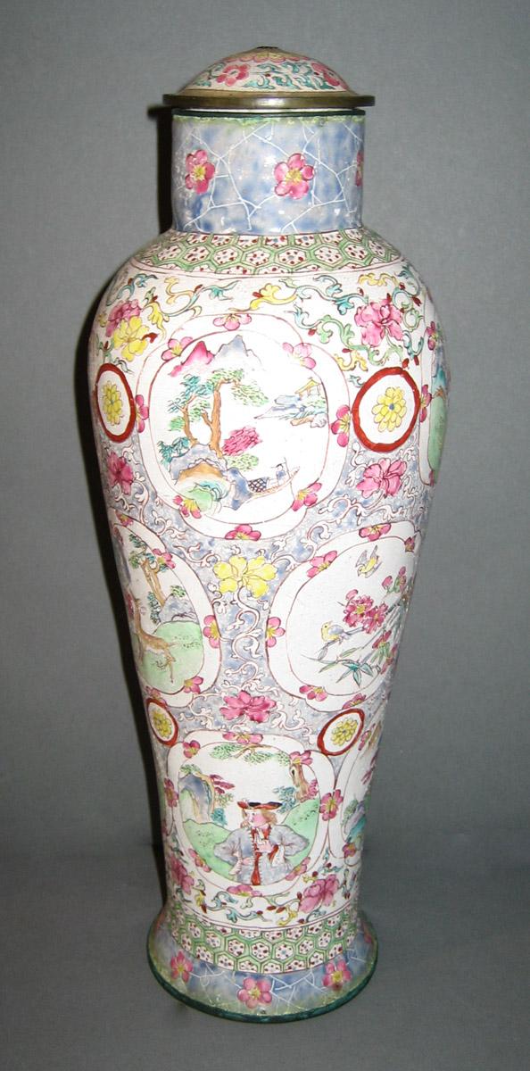 1959.0822 A, B Garniture