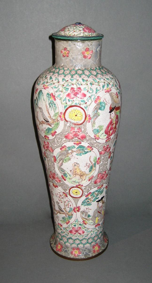 1959.0823 A, B Garniture