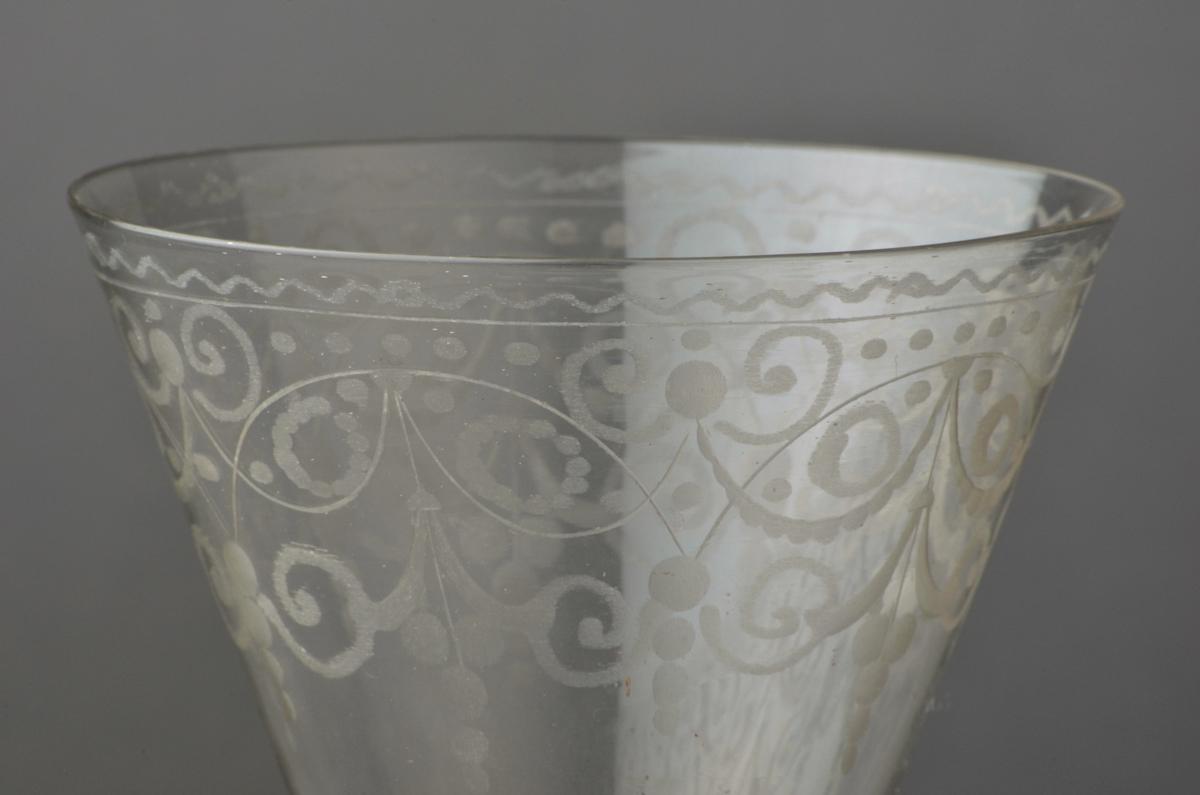 2012.1039.001 Wineglass bowl