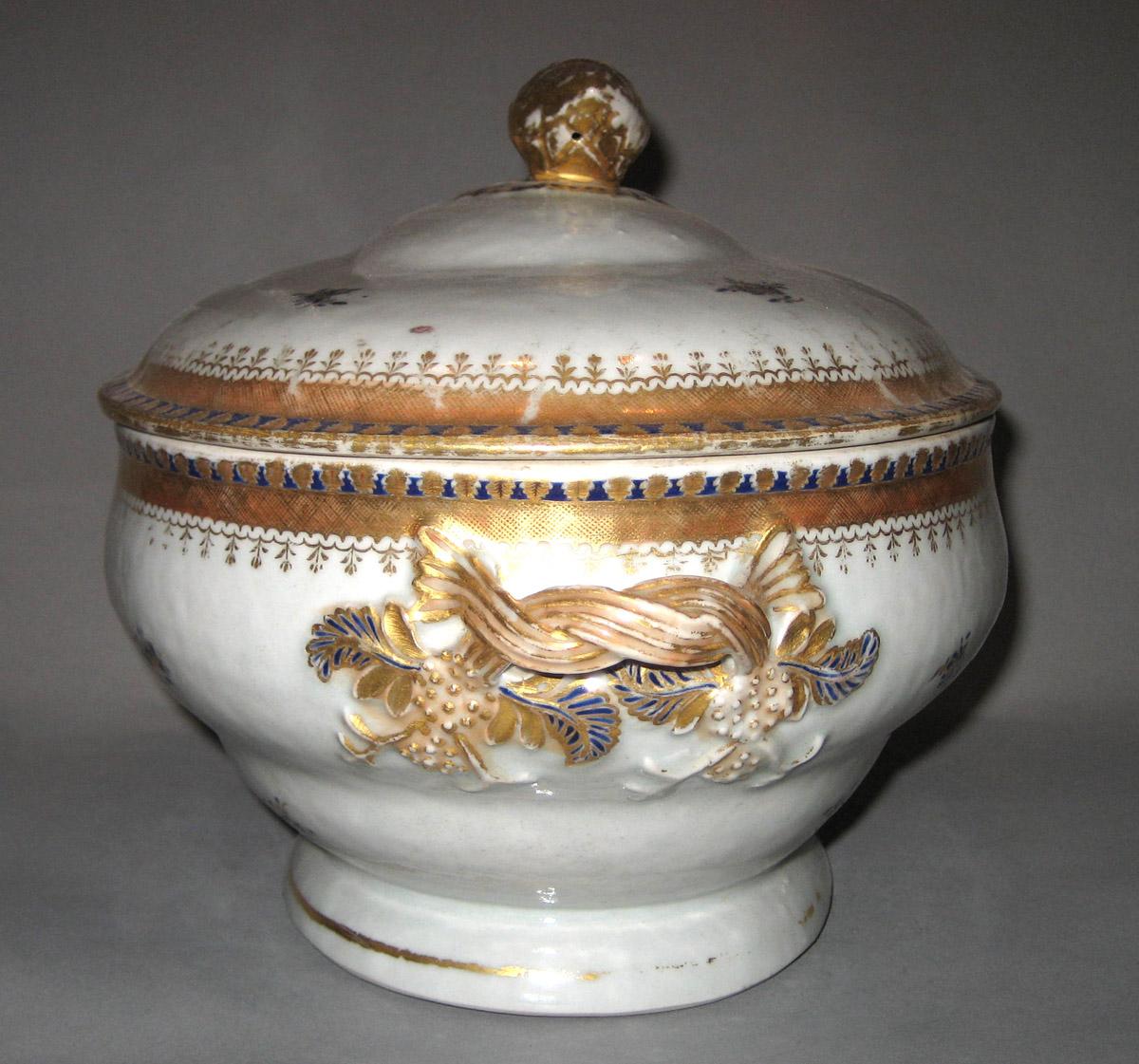 1959.0834 A, B Porcelain Tureen handle