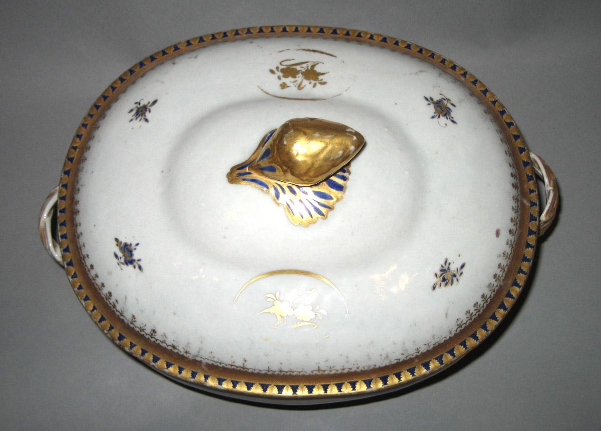 1959.0834 A, B Porcelain Tureen top