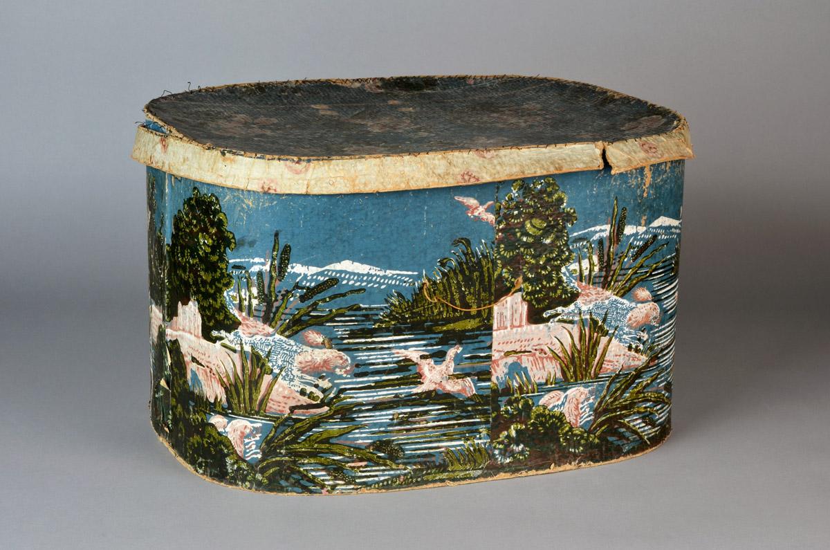 2013.0009.002 A, B Hat box, view 1