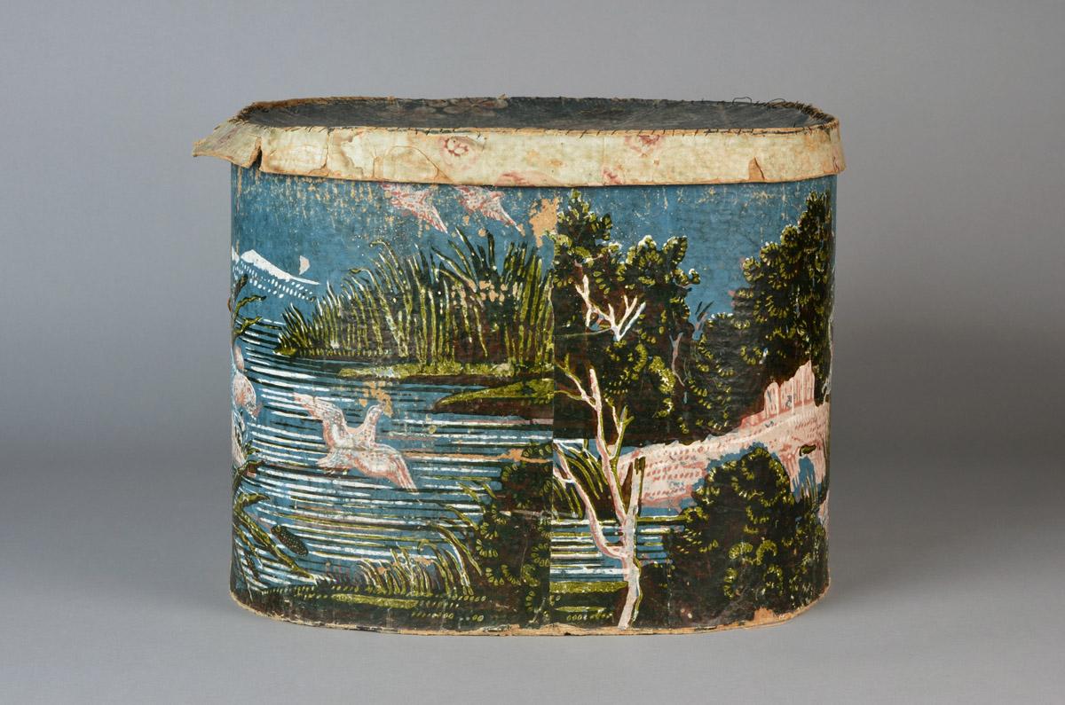 2013.0009.002 A, B Hat box, view 5