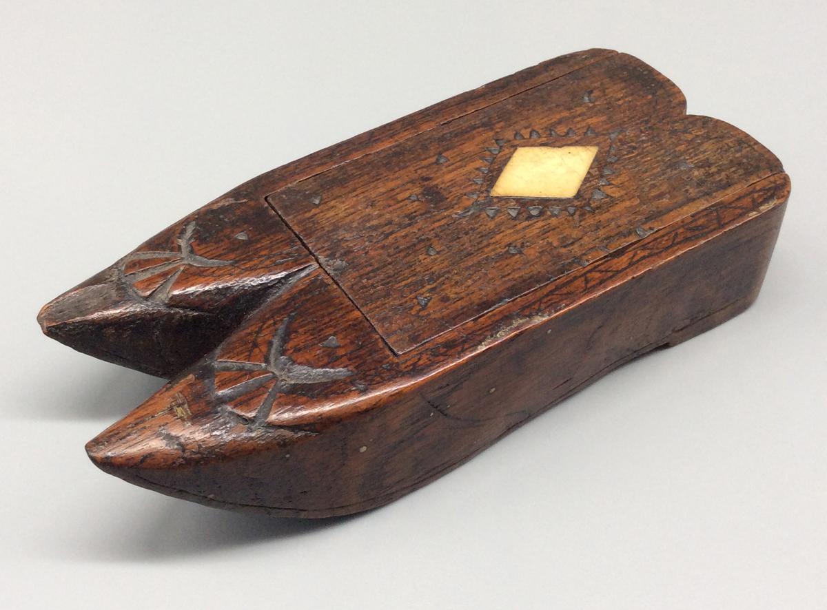 1959.0855 A B Dominoes case, view 1