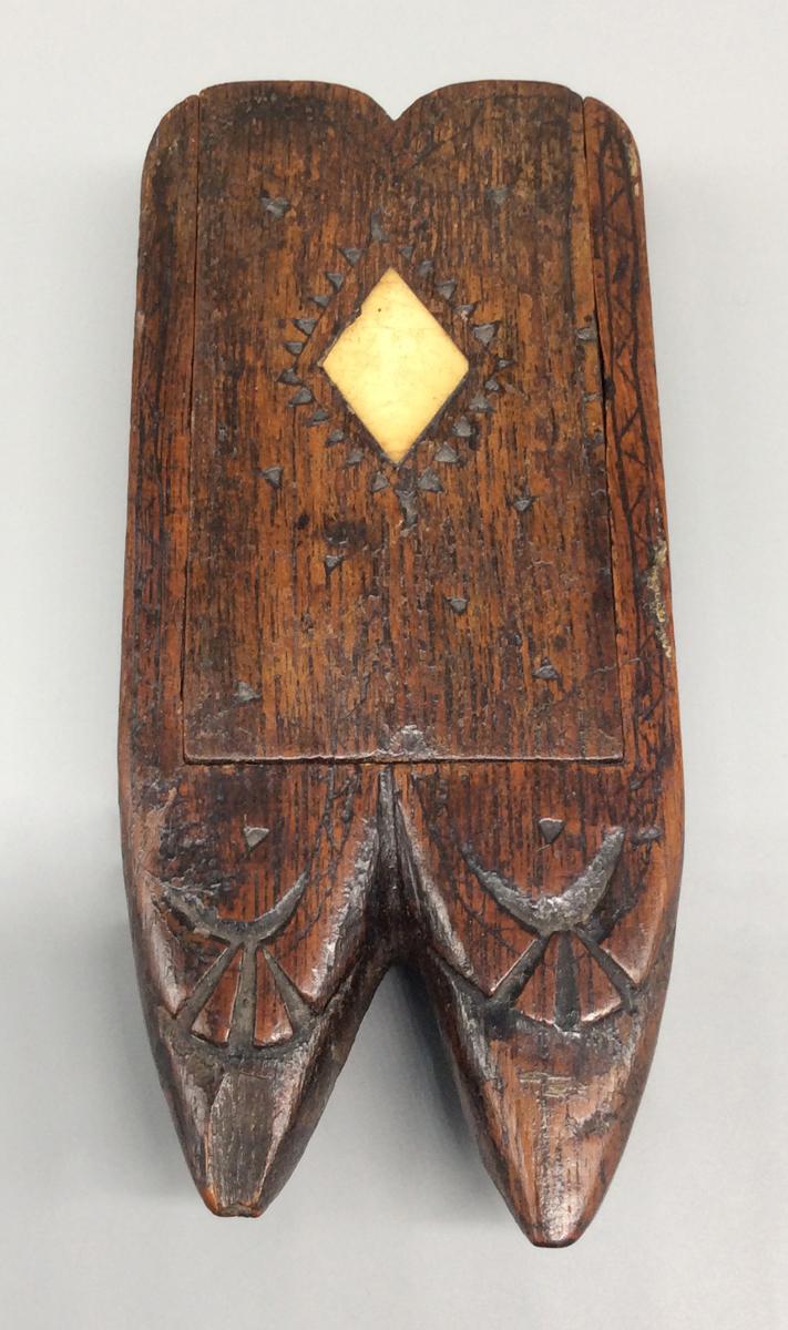 1959.0855 A B Dominoes case, view 2