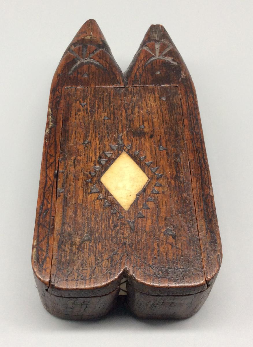 1959.0855 A B Dominoes case, view 5