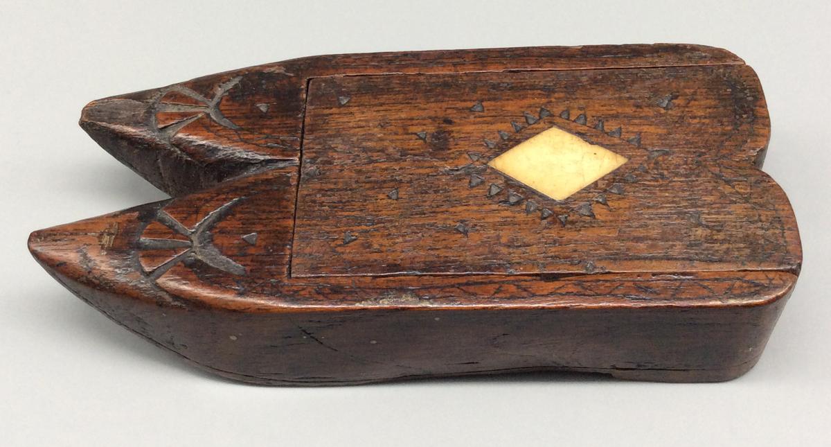 1959.0855 A B Dominoes case, view 6