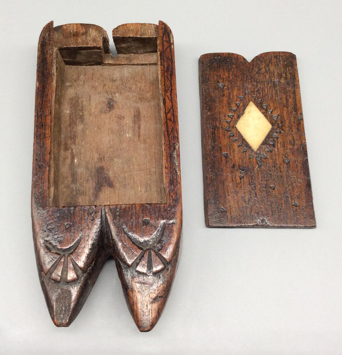 1959.0855 A B Dominoes case, view 7