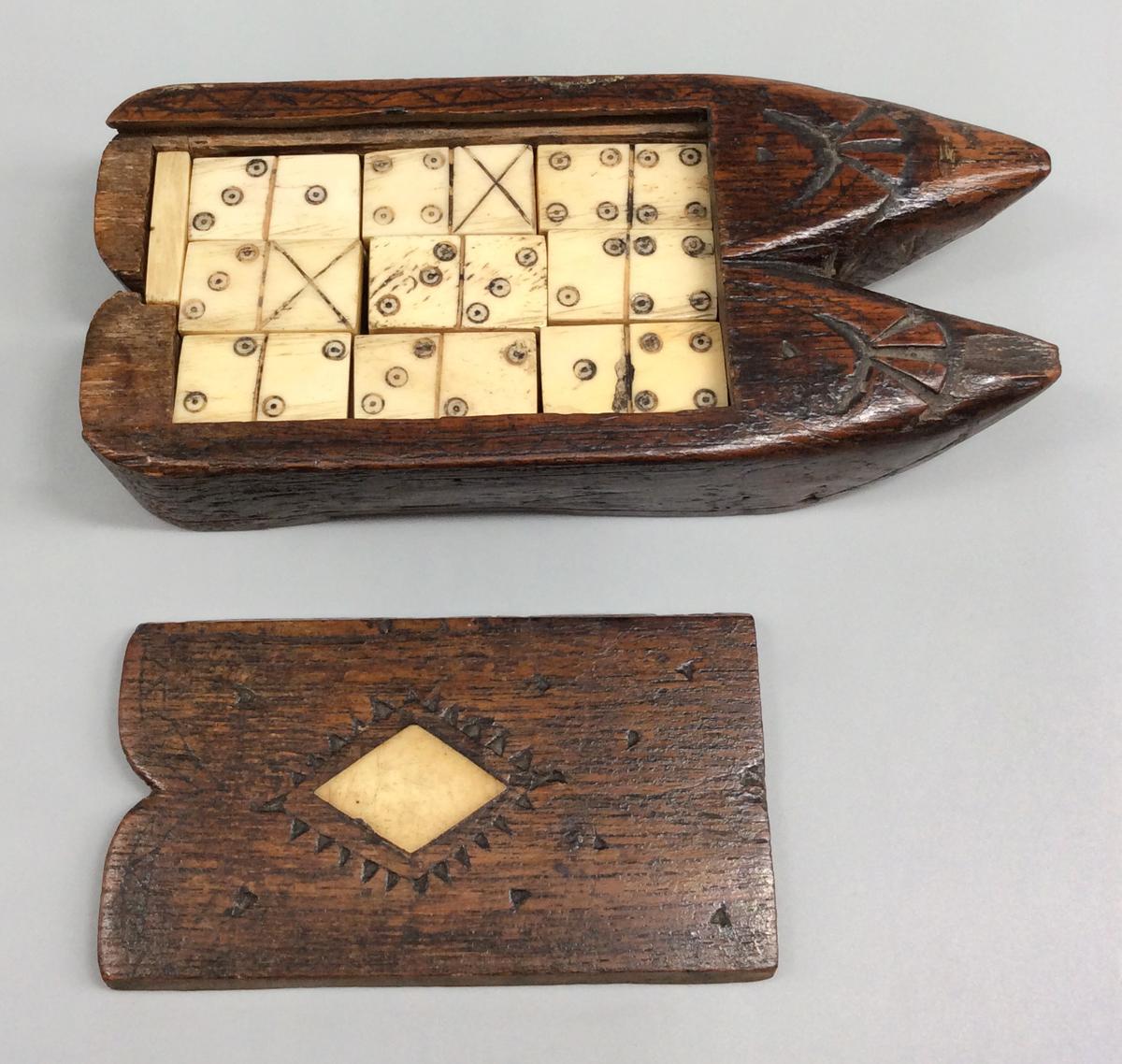 1959.0855 A B Dominoes case, view 9