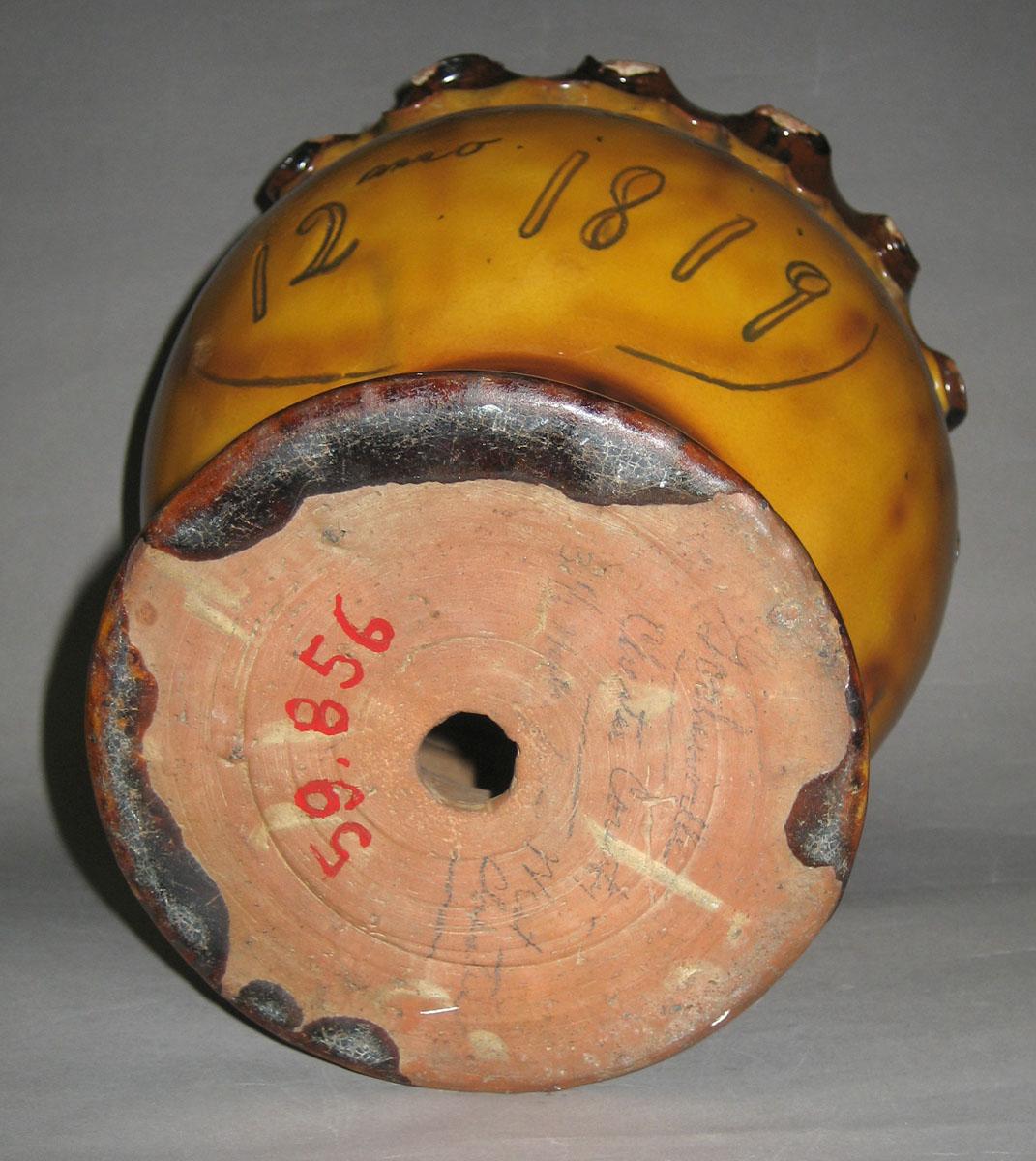 1959.0856 Flowerpot (bottom)