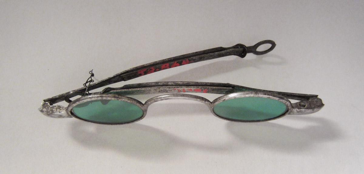 1959.0864 Spectacles, view 2