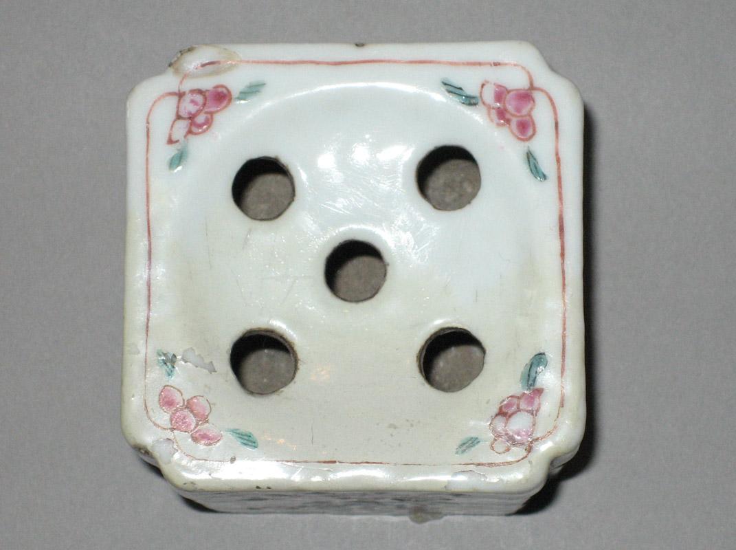 1959.0867 Pen holder upper