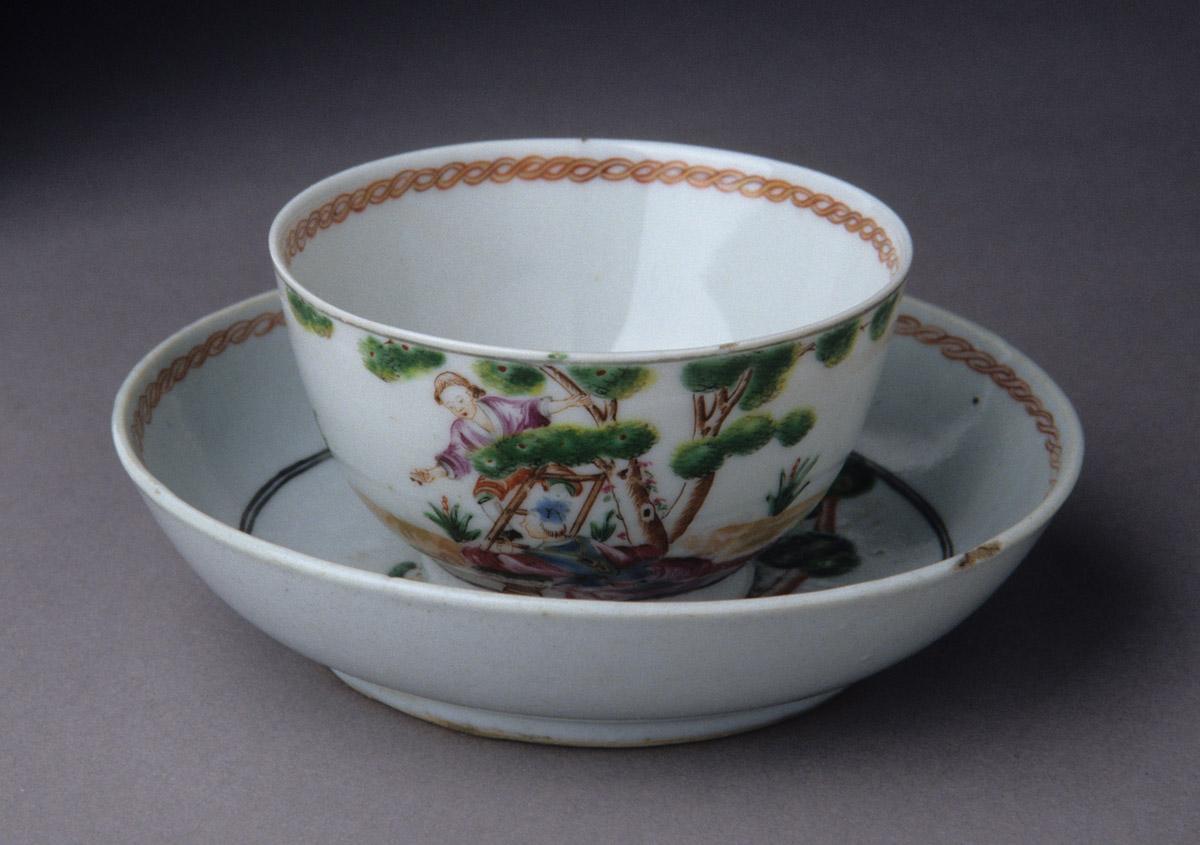 1961.1676 A, B Teabowl and saucer, view 3
