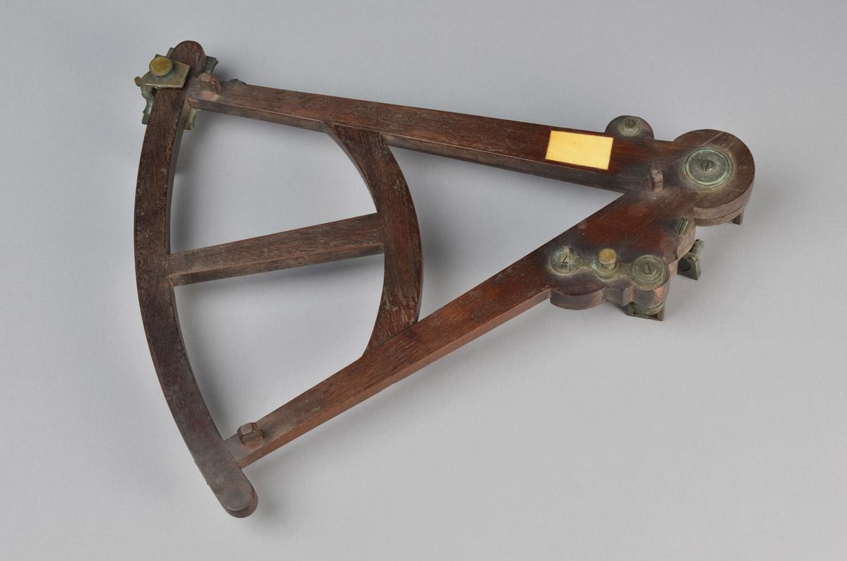 2013.0013.002 A Octant, view 3