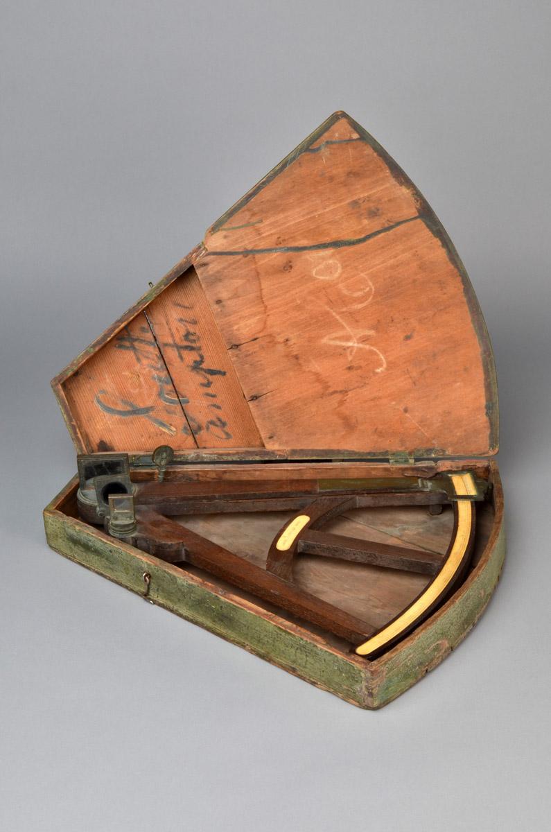 2013.0013.002 A, B Octant and box