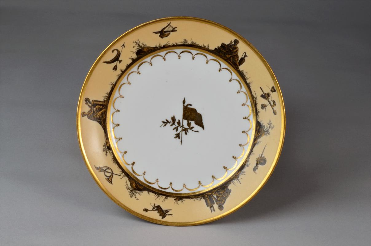 2013.0015.004.005 Plate, view 1
