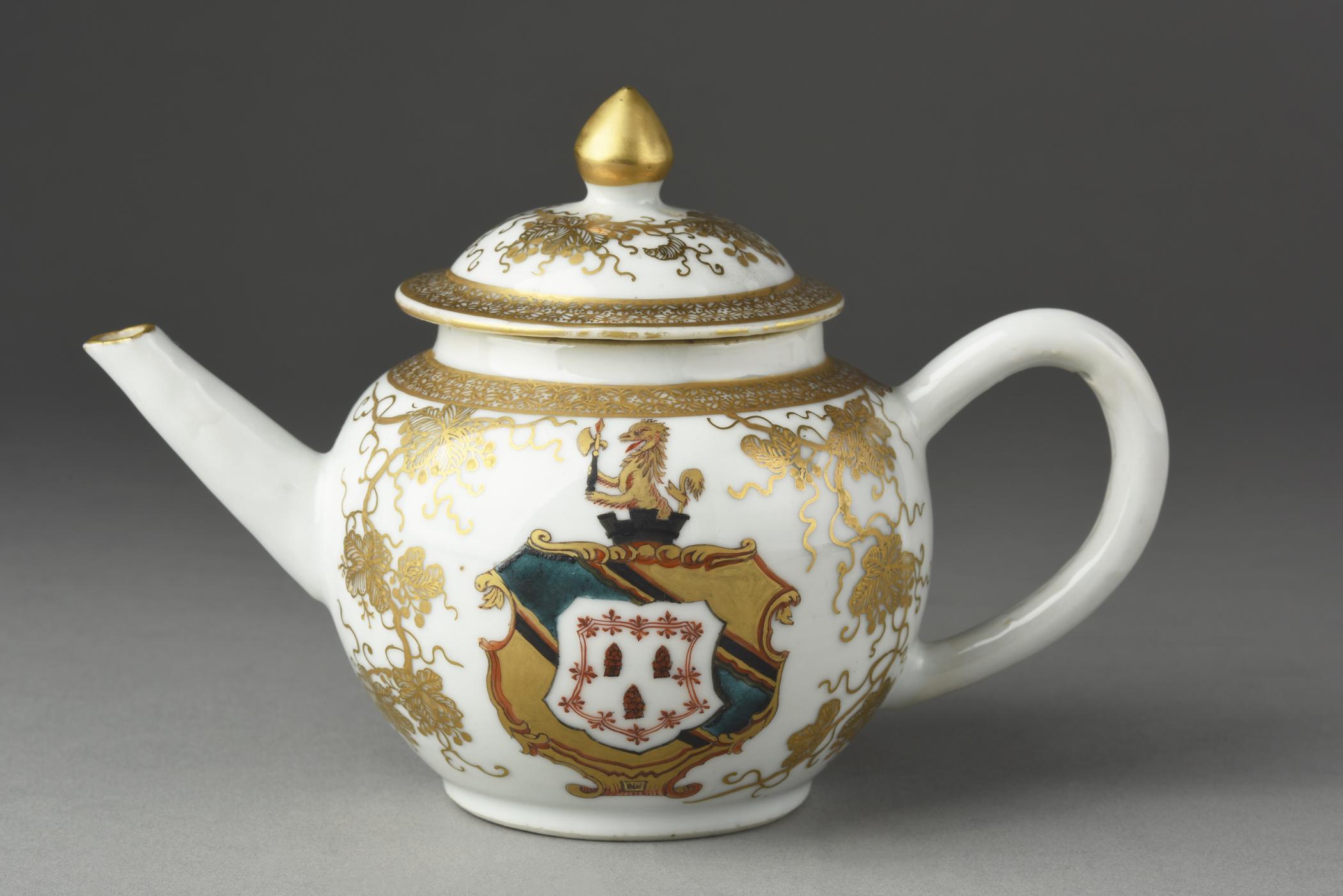 2013.0028 A, B Teapot, view 1
