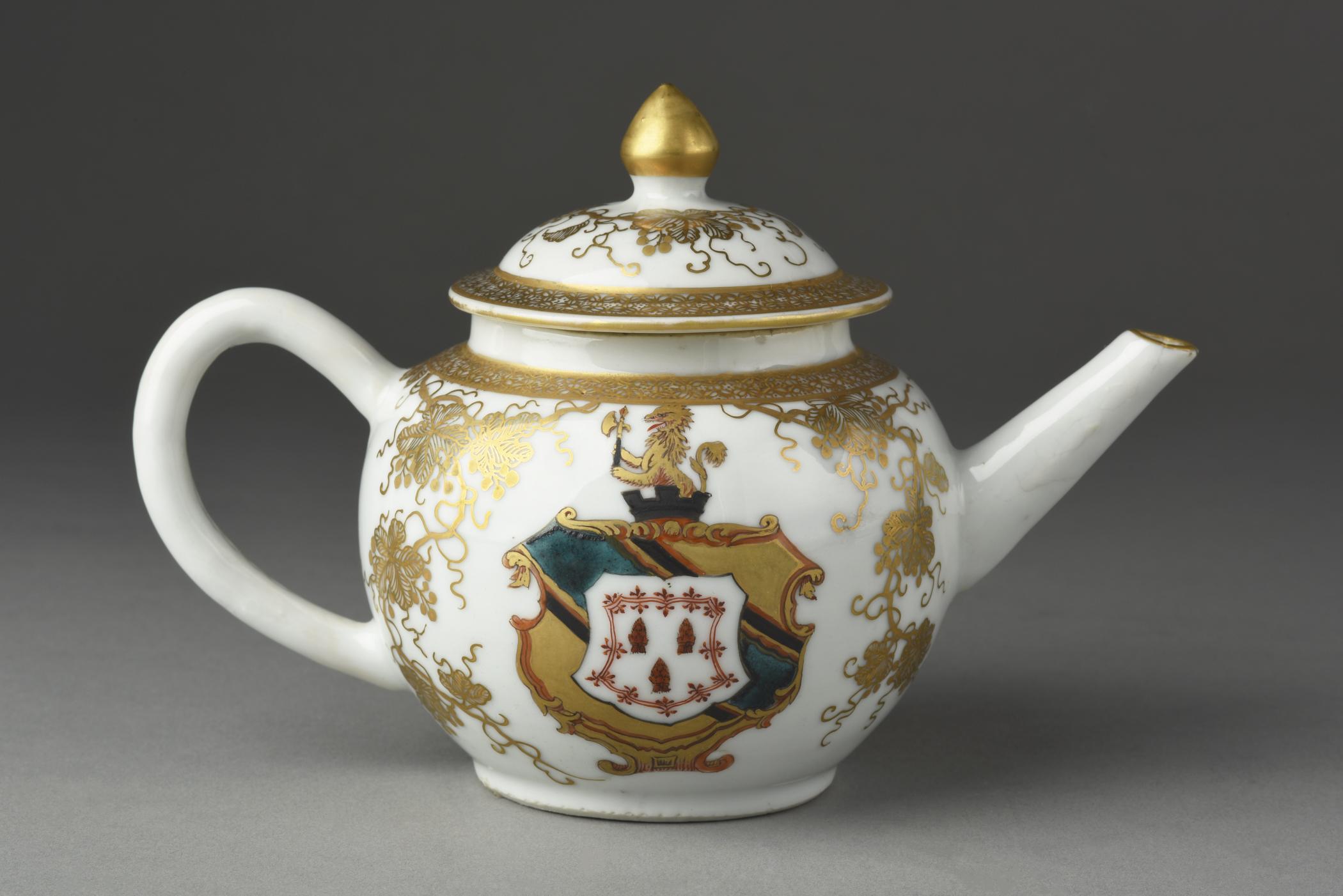 2013.0028 A, B Teapot, view 2