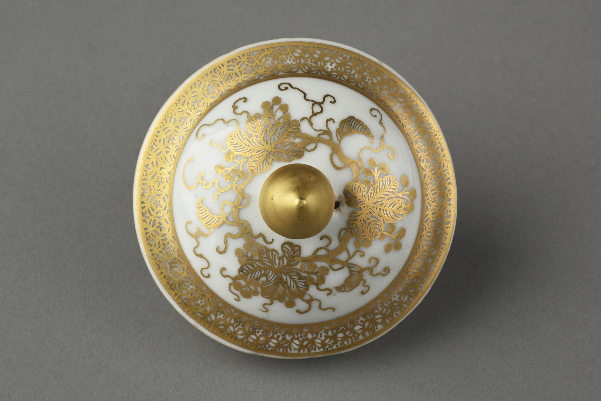 2013.0028 B Teapot cover, view 1