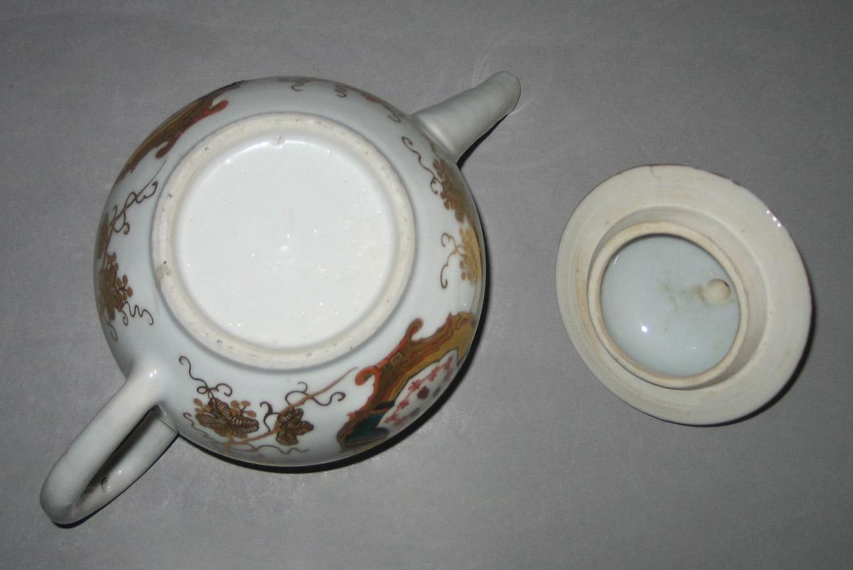 2013.0028 A, B Teapot bottom