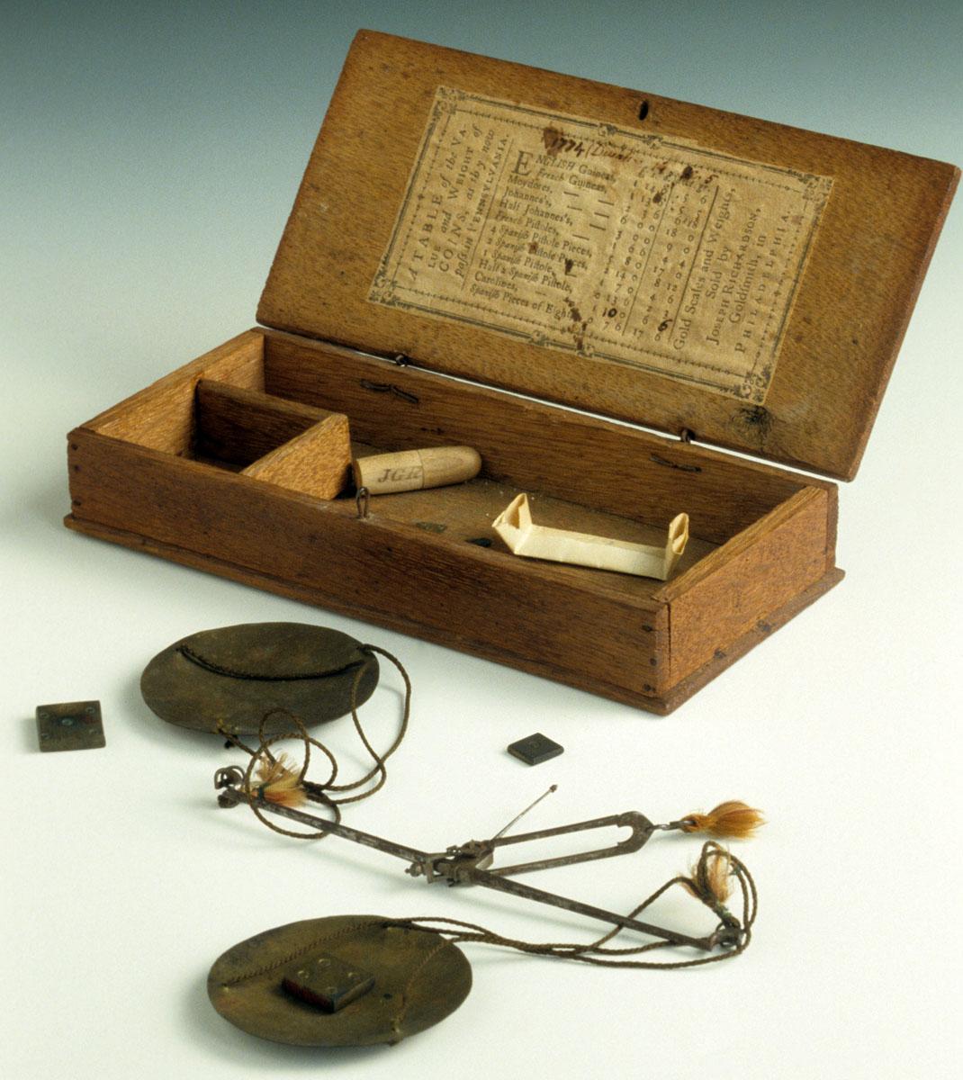 1959.0899 Scale box, scale, weights