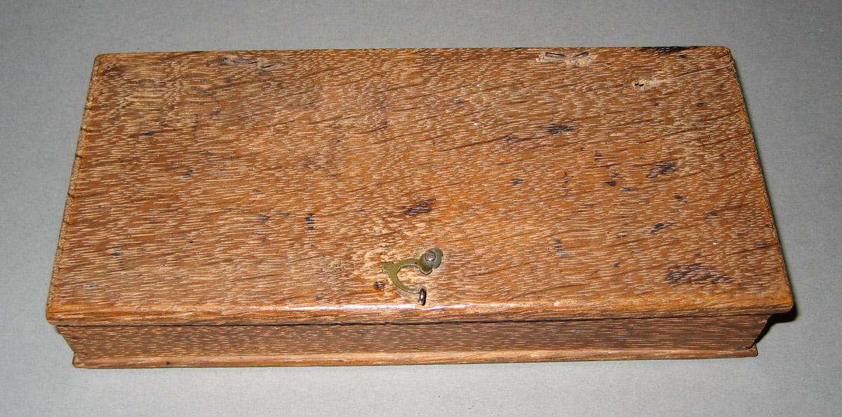1959.0899 A-G Box, Scale, and Weights (detail)