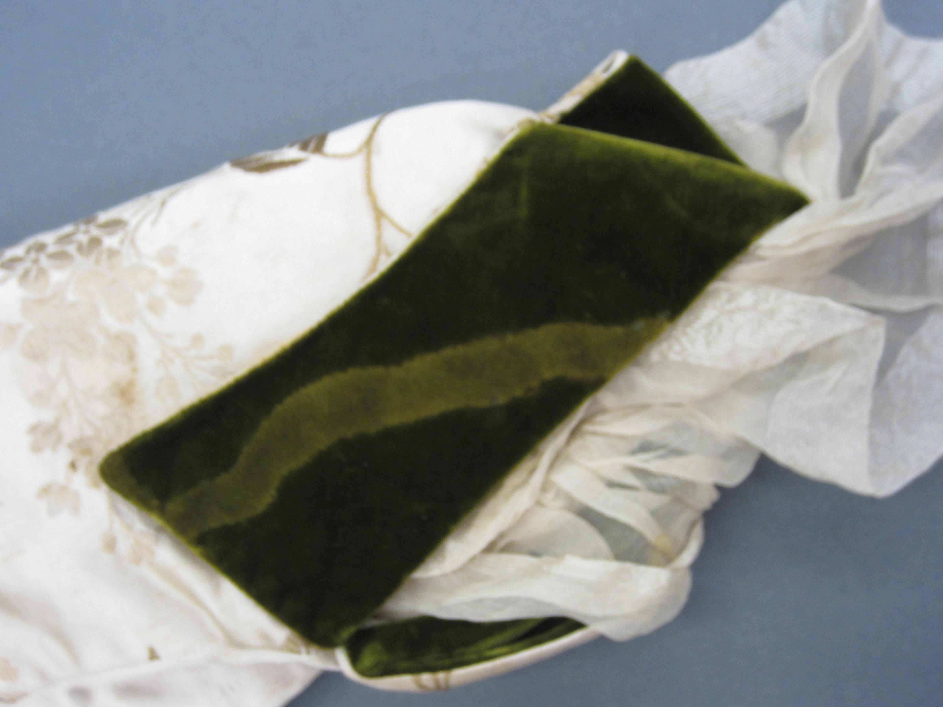 2013.0048.001 A Bodice, Velvet damage