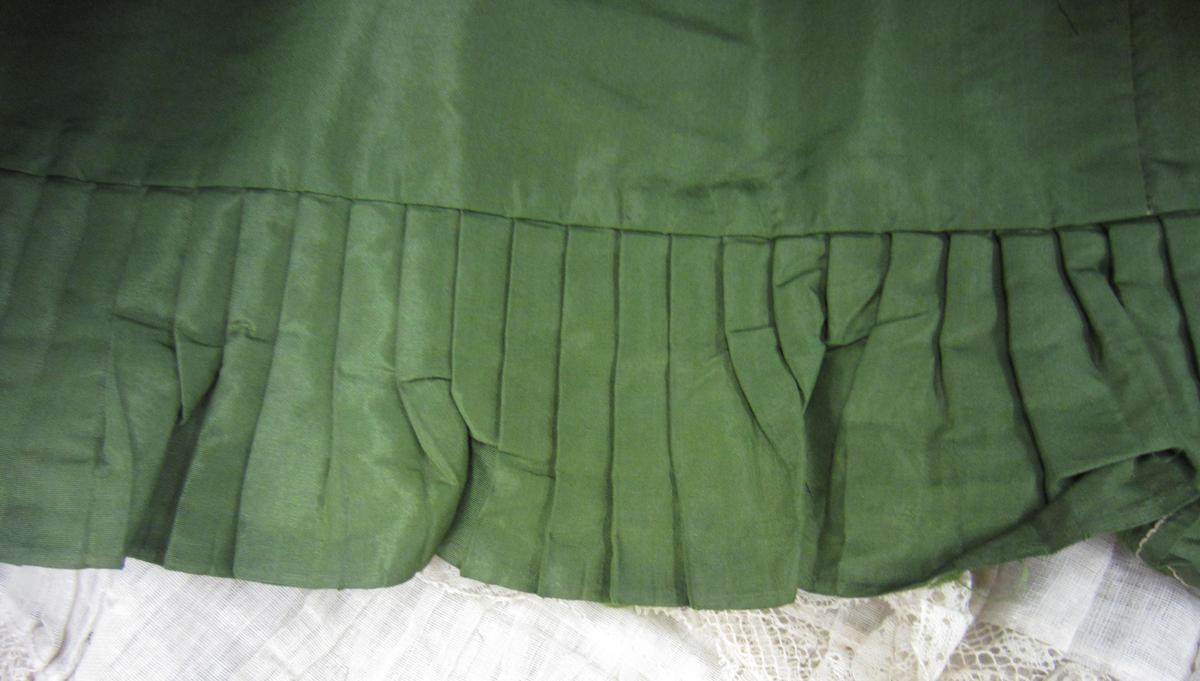 2013.0048.001 B Skirt, Ruffle