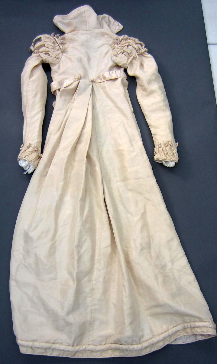 2013.0048.002 Pelisse, Back alt