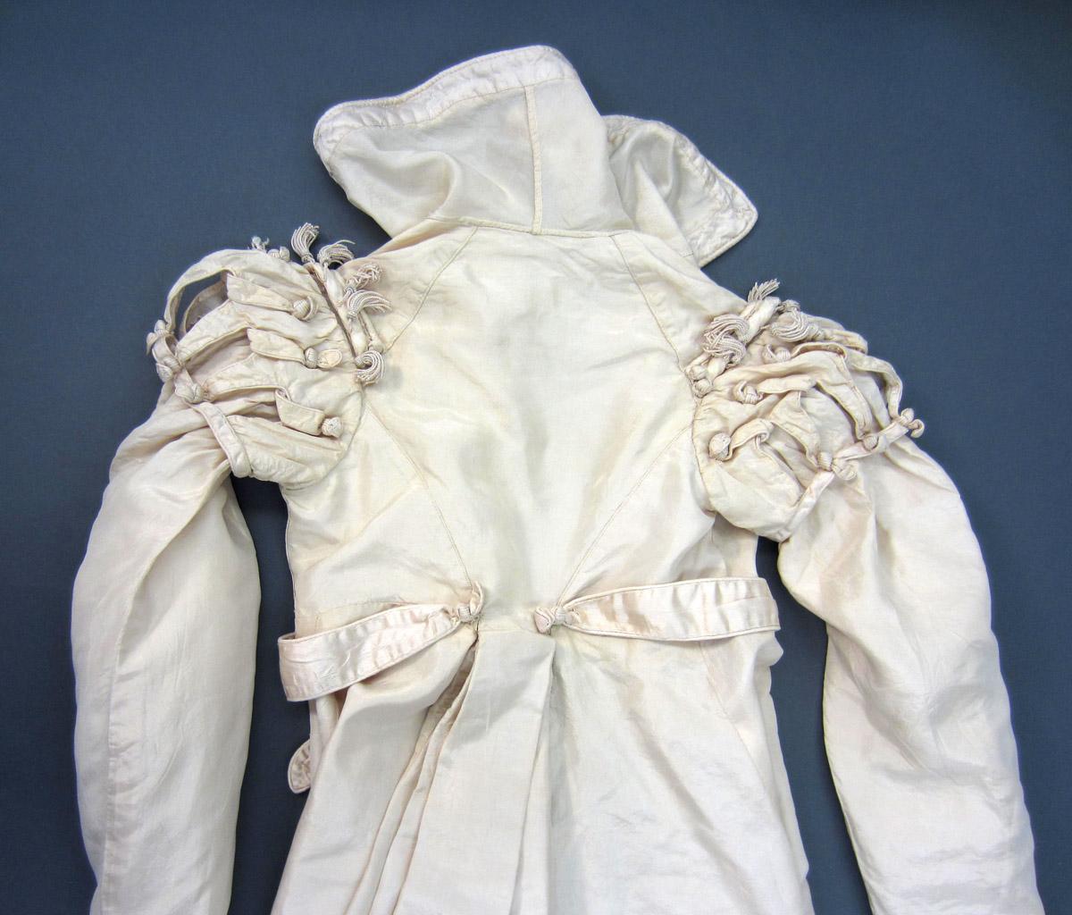 2013.0048.002 Pelisse, Back detail