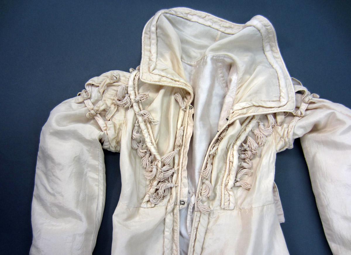 2013.0048.002 Pelisse, Front top