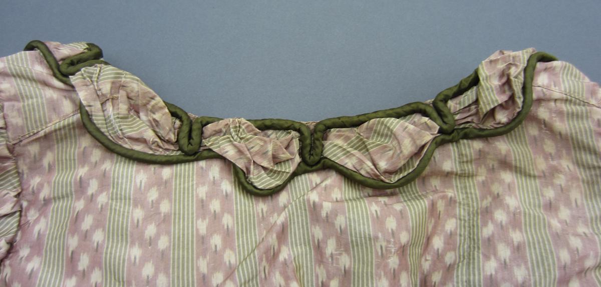 2013.0048.013 Spencer, Collar back