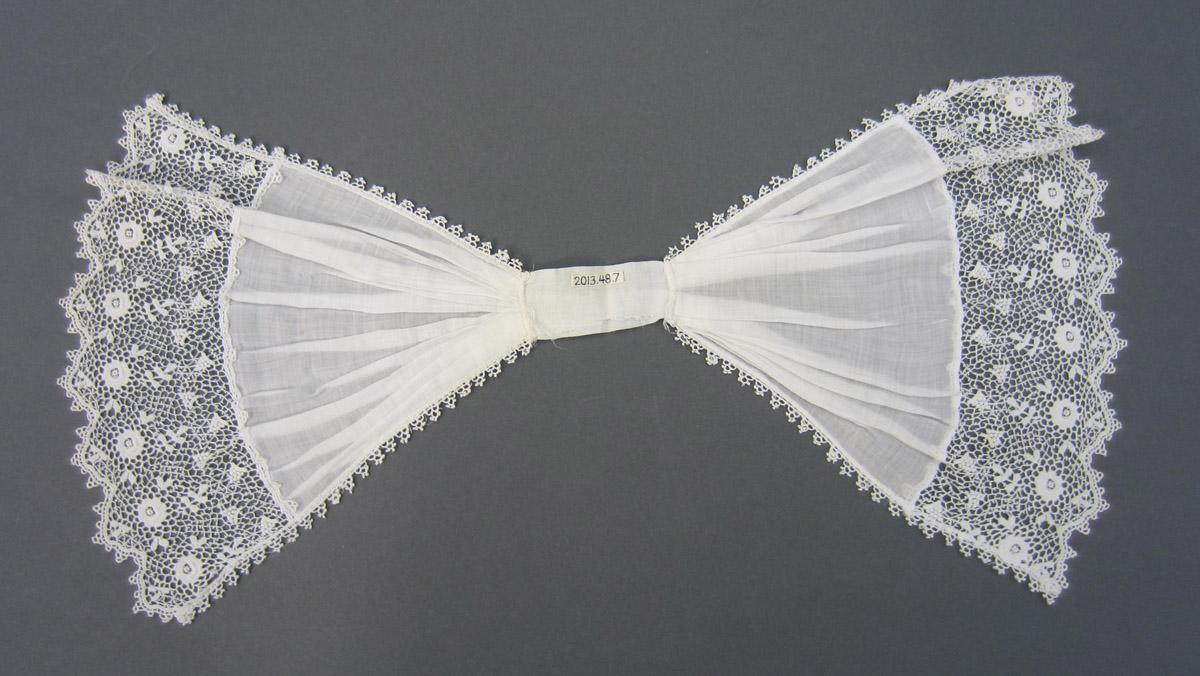2013.0048.007 Cravat, Open