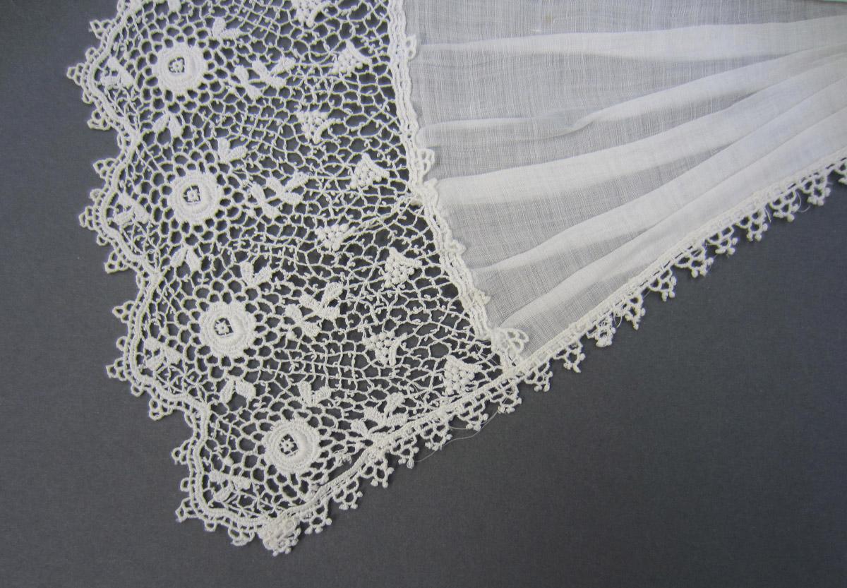 2013.0048.007 Cravat, Detail