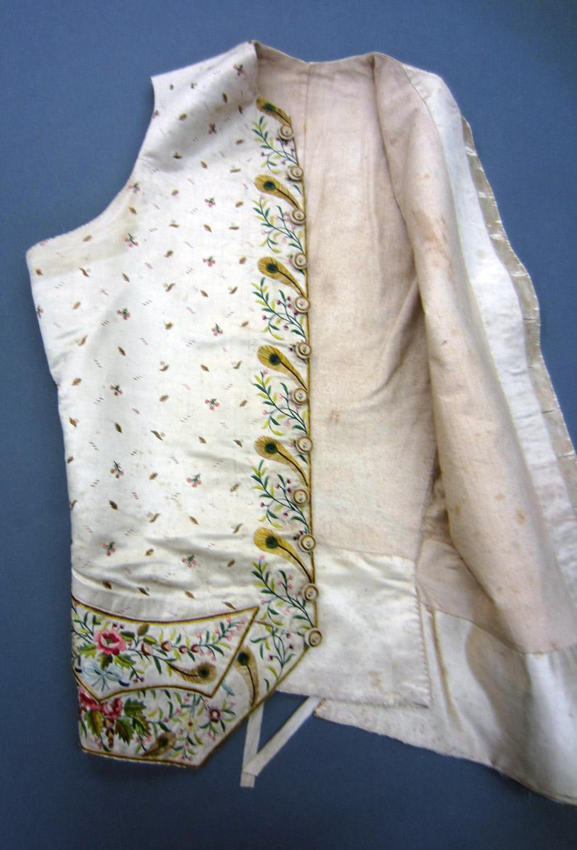 2013.0048.011 Waistcoat, Detail