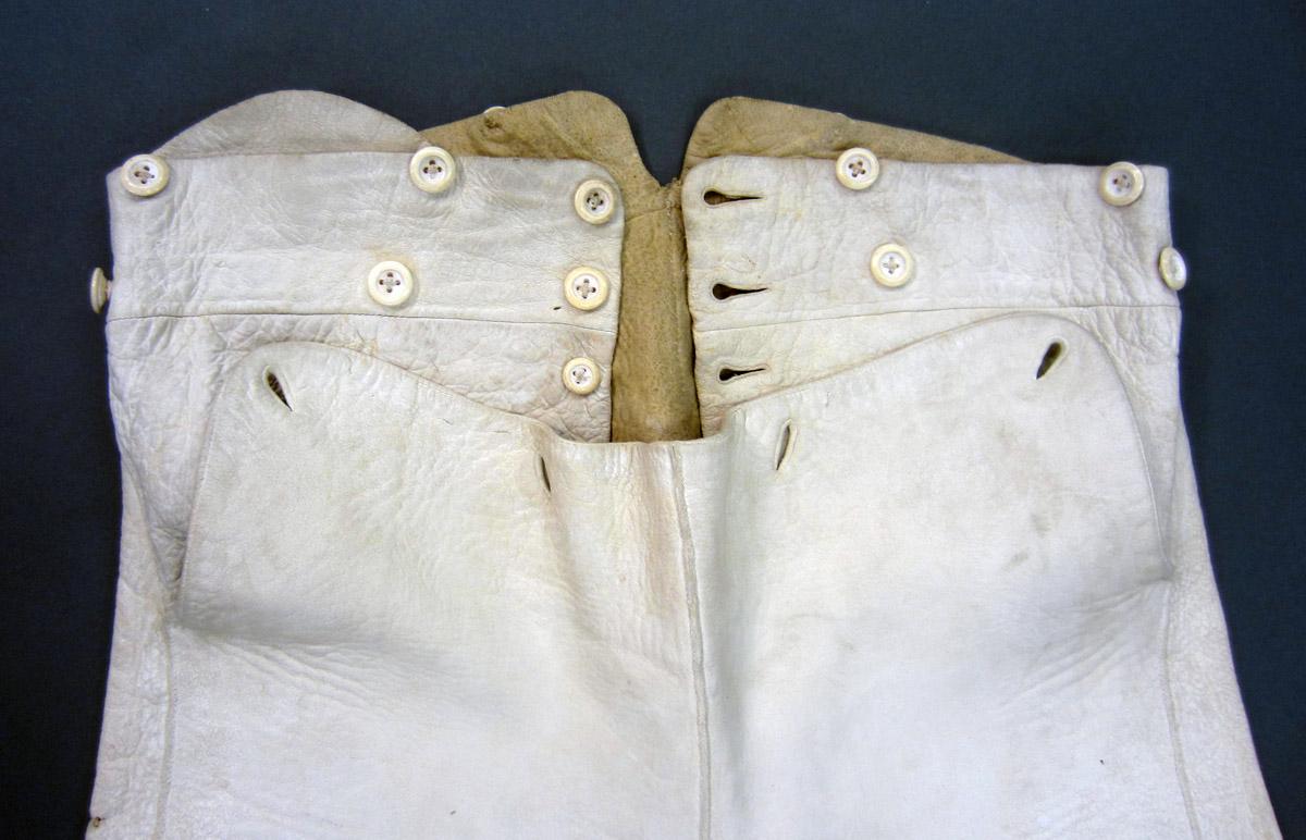 2013.0048.014 Breeches, Front detail