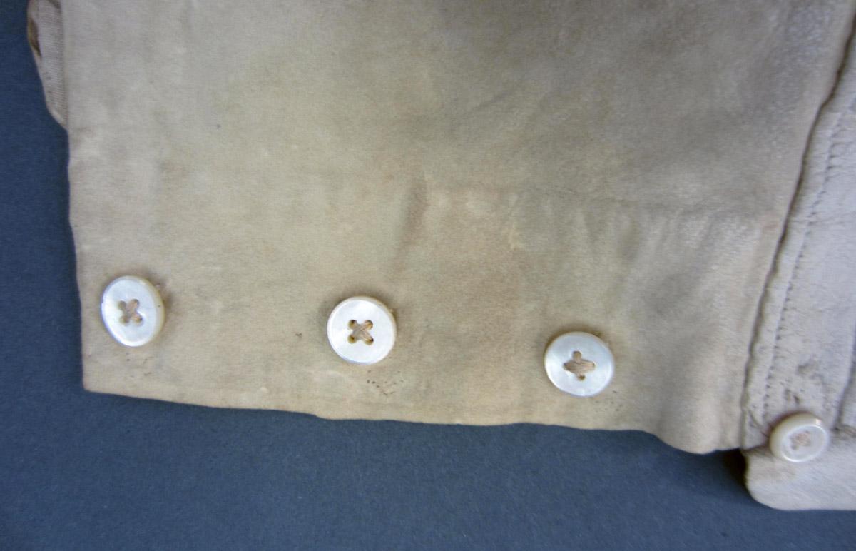 2013.0048.014 Breeches, Buttons 2