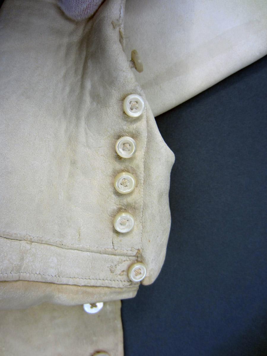 2013.0048.014 Breeches, Buttons 1