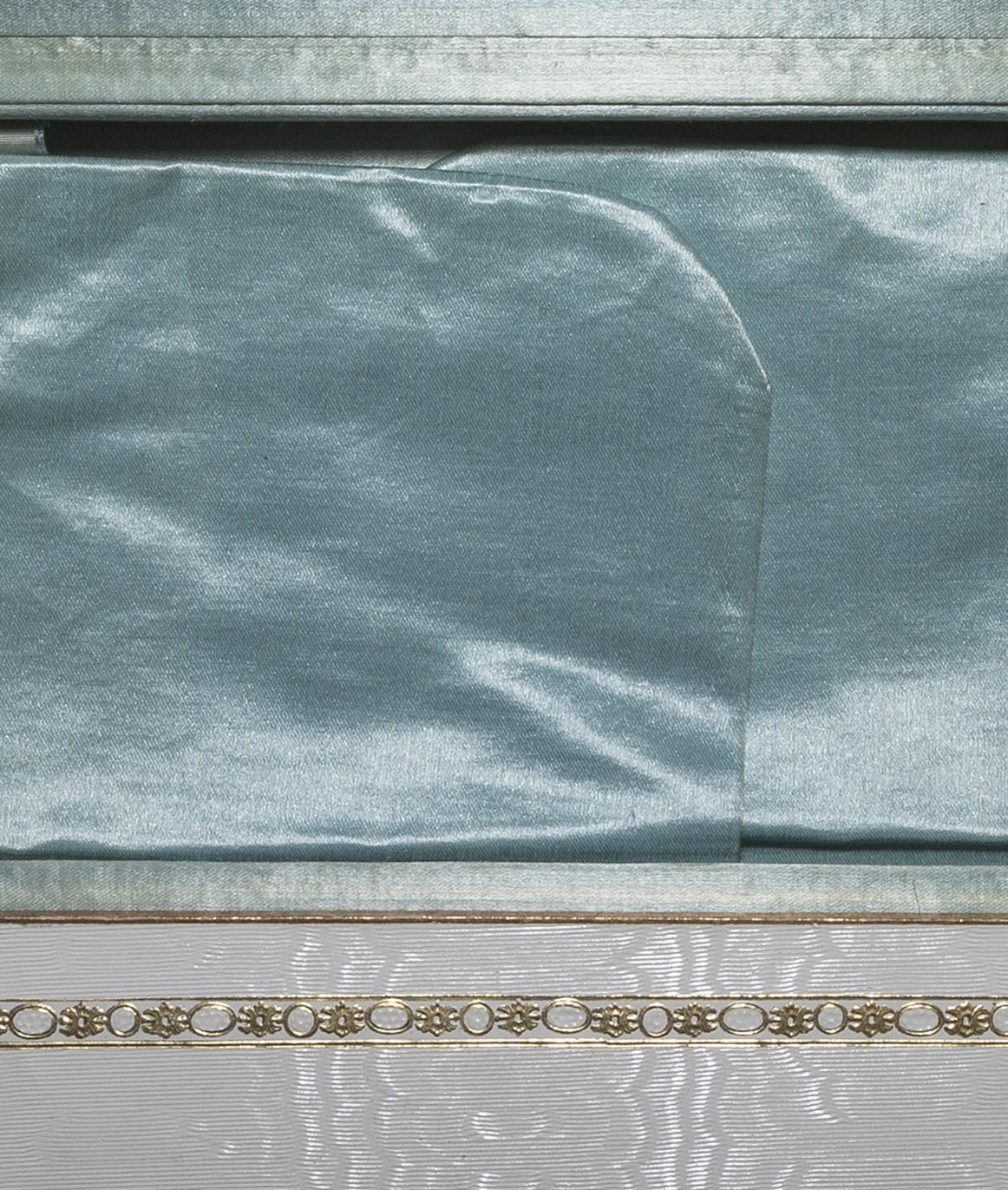 2013.0048.021 A Box, detail 3