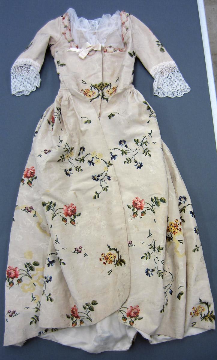 2013.0048.018_A Robe, Alt