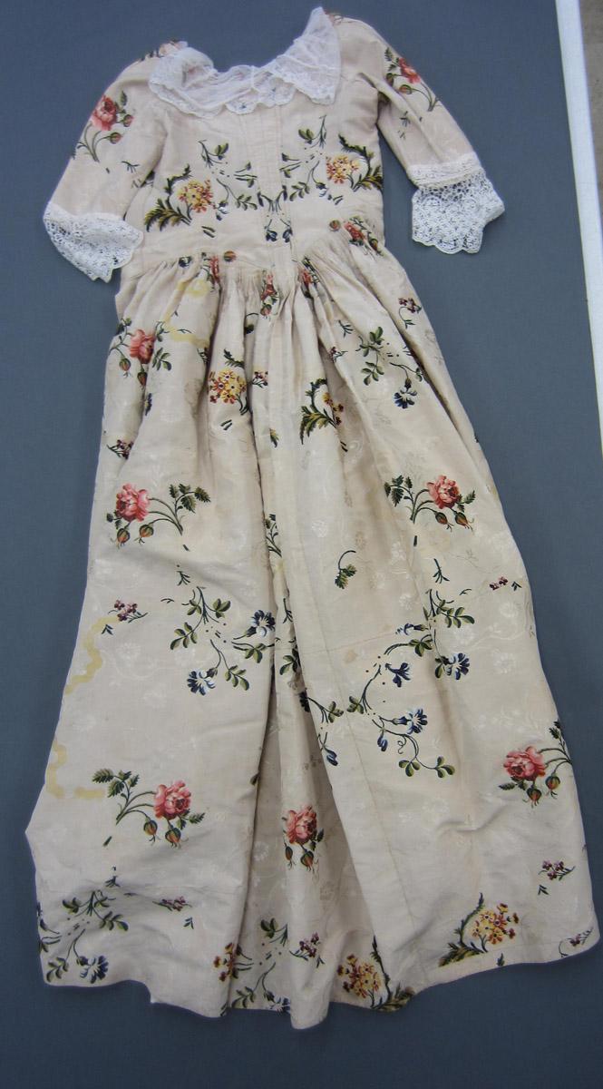 2013.0048.018_A Robe, Back alt