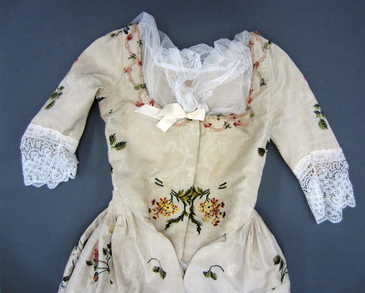 2013.0048.018_A Robe, Bodice