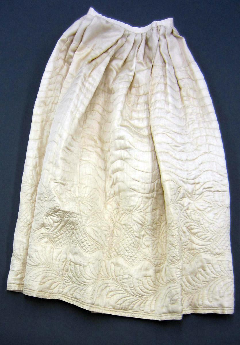 2013.0048.018_B Petticoat, View 1