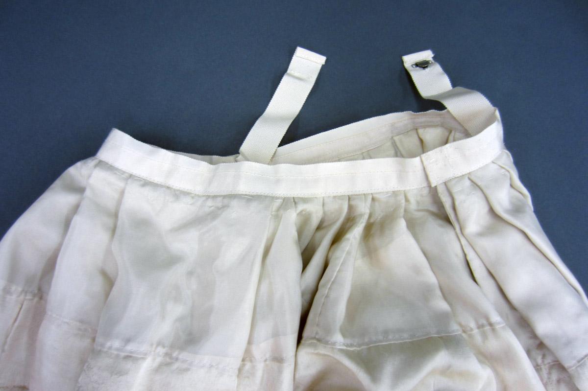 2013.0048.018_B Petticoat, Modern