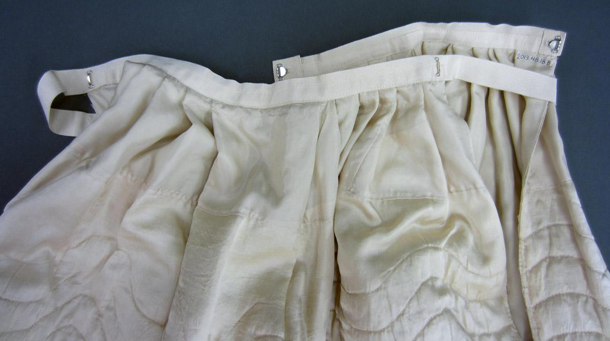 2013.0048.018_B Petticoat, Modern 2